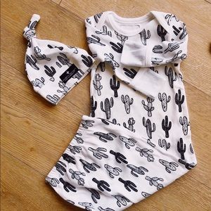 NWT Modern burlap sleep sack and hat 3-6 months